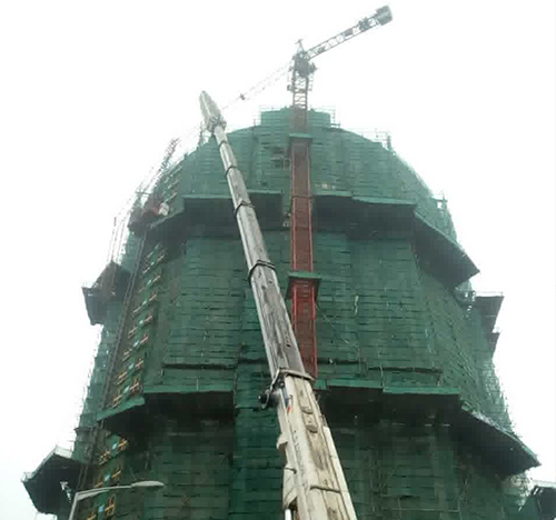 杜尔伯特吊车在工地上作业